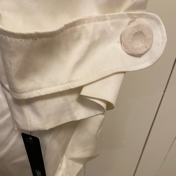 Heavy white twill coat with tabbed cuffs and back belting. - Picture 3 of 5